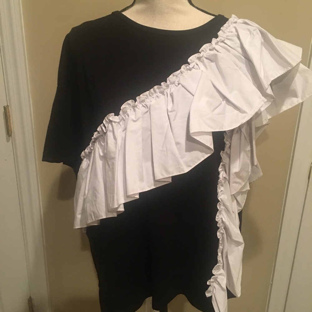 CQ BY CQ Black and white Top NWOT!